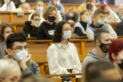 Узелок завяжется. Школьники медицинских классов познакомились с инновациями оперативной хирургии