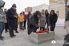 Сотрудники и обучающиеся Сеченовского Университета почтили память медиков, боровшихся с COVID-19